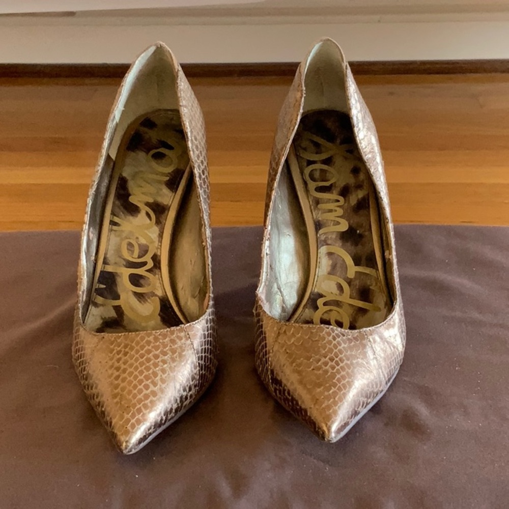 Gold High heels